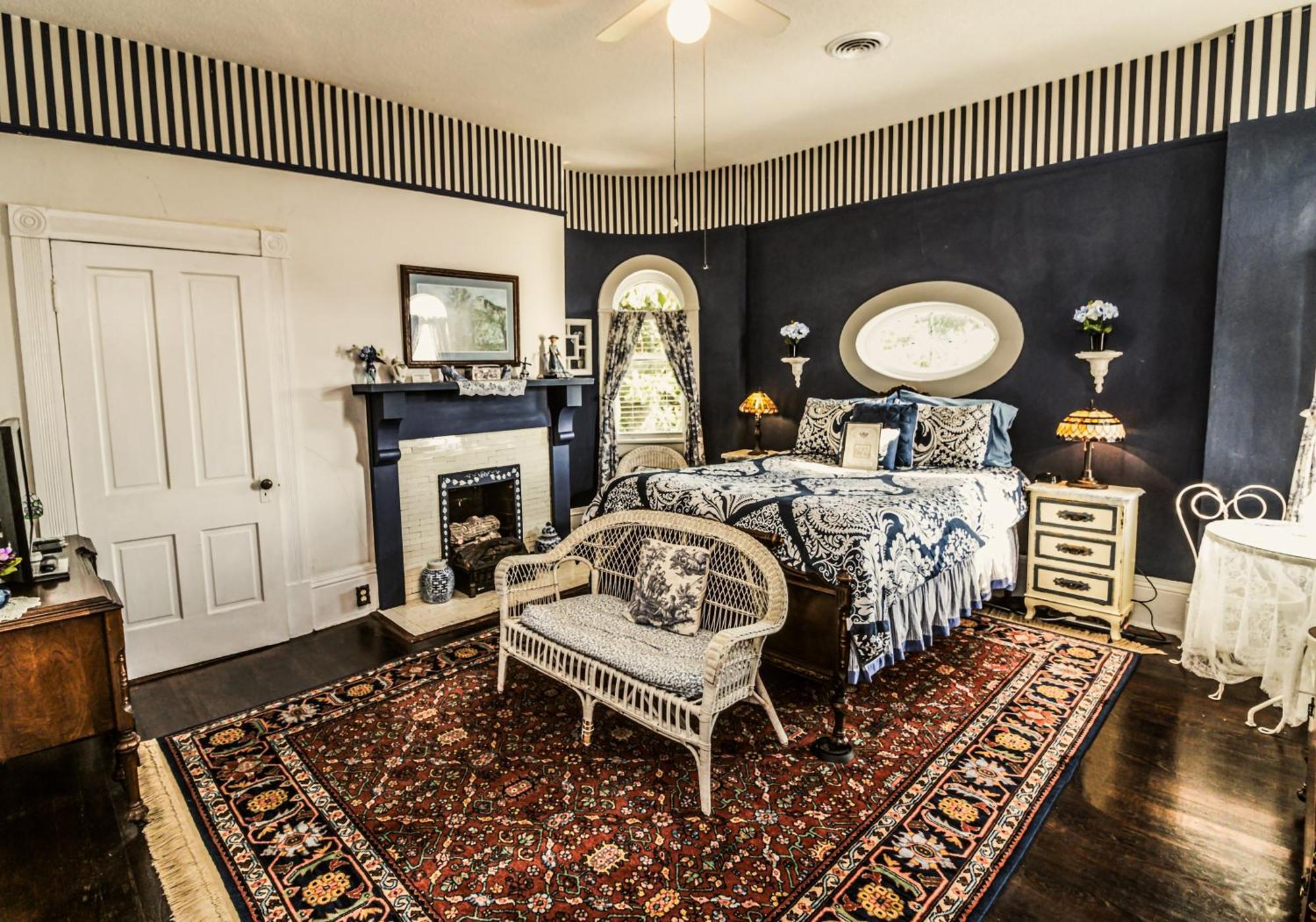 Simmons-Bond Inn Bed & Breakfast Toccoa Номер фото