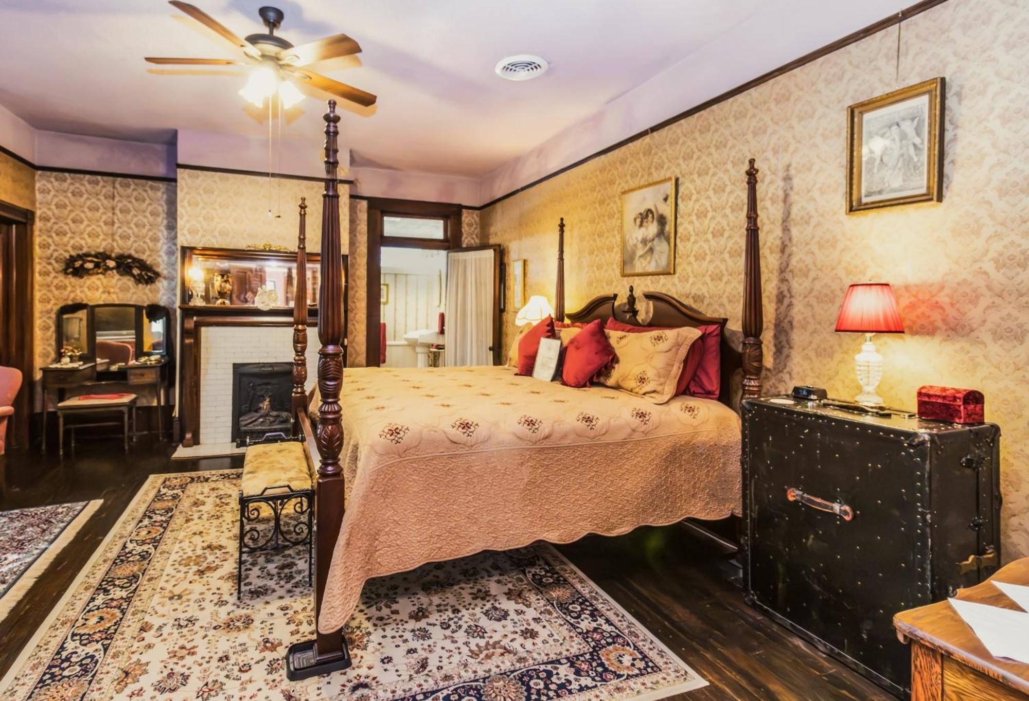 Simmons-Bond Inn Bed & Breakfast Toccoa Номер фото
