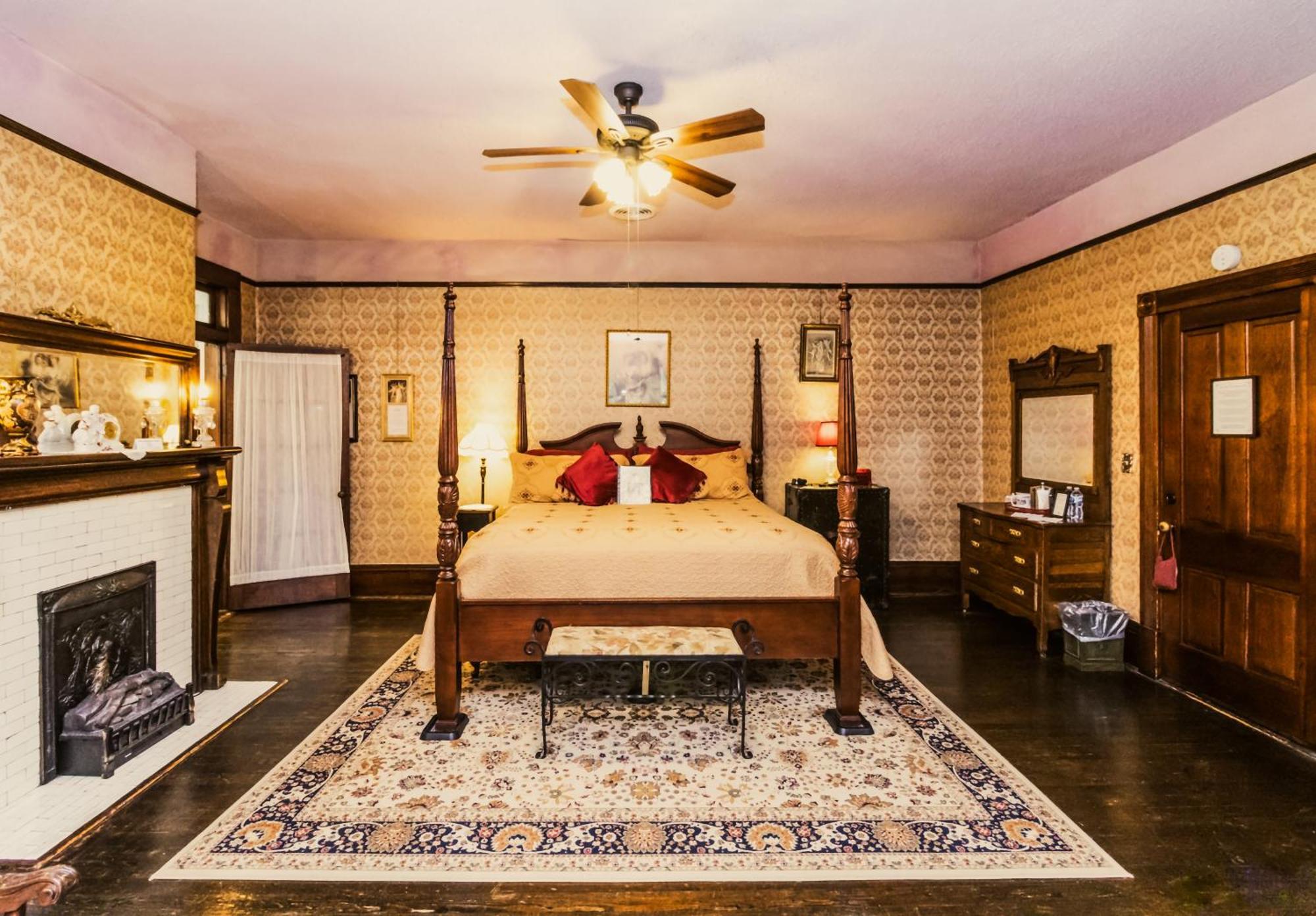 Simmons-Bond Inn Bed & Breakfast Toccoa Номер фото