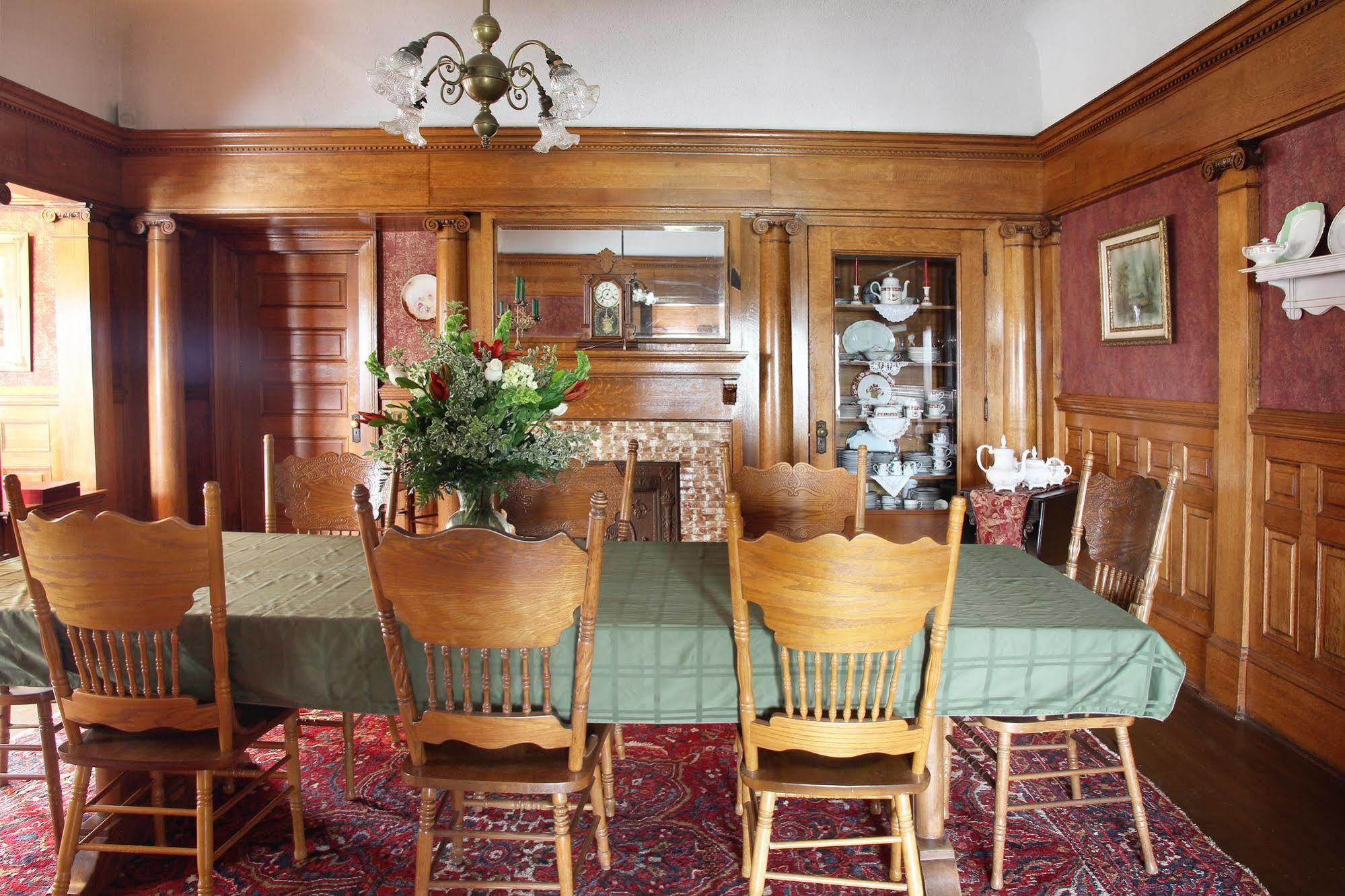 Simmons-Bond Inn Bed & Breakfast Toccoa Экстерьер фото